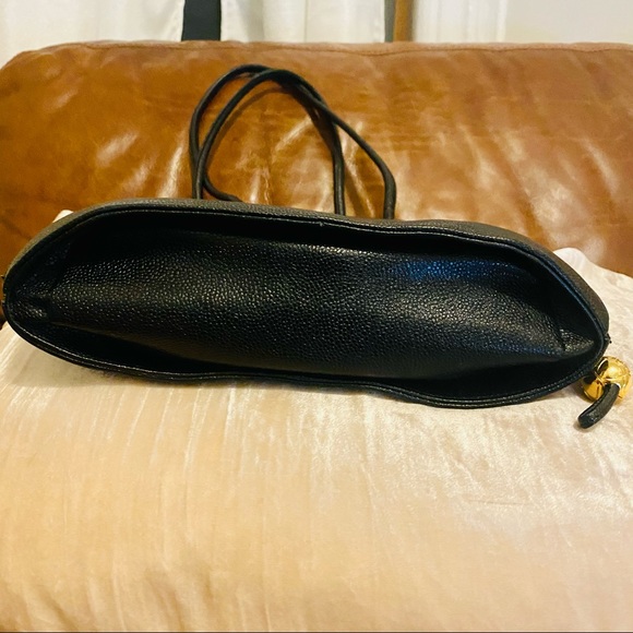 Vintage Chanel Egg Shaped bag - Picture 6 of 12